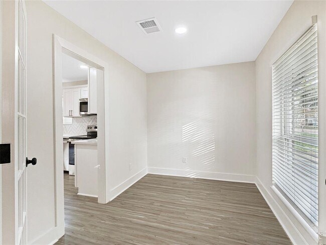 Building Photo - 5034 Oak Shadows Dr