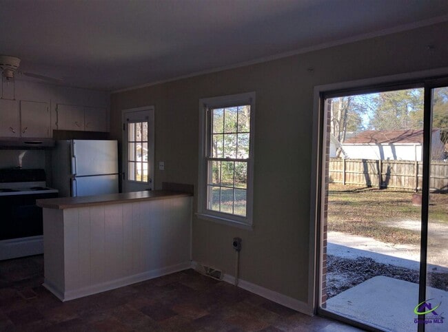 Building Photo - 105 Oakdale Dr