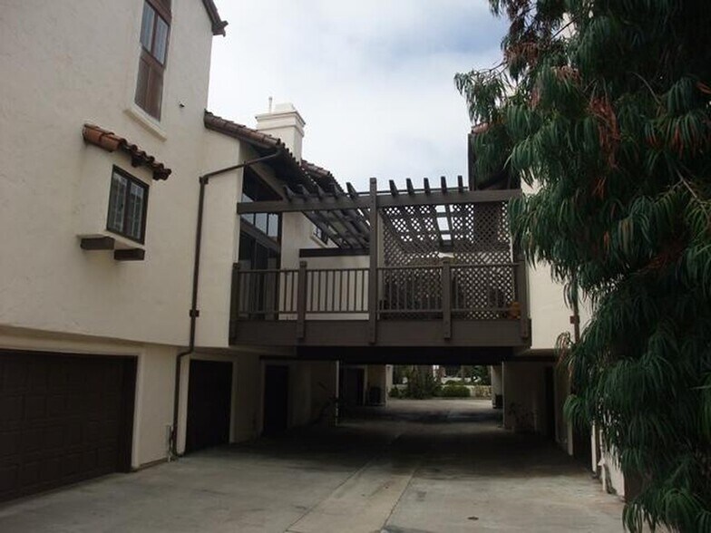 Primary Photo - 8614 Villa La Jolla Dr