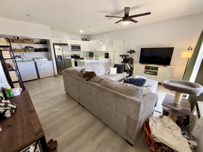 Building Photo - 2 (PRIVATE) BDRM/2-FULL (ON-SUITE) BATHS I...