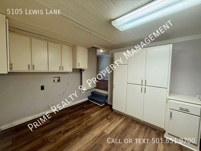 Building Photo - 5105 Lewis Ln