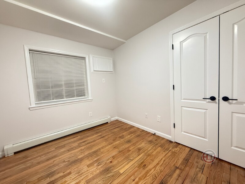 Building Photo - 1642 Williamsbridge Rd