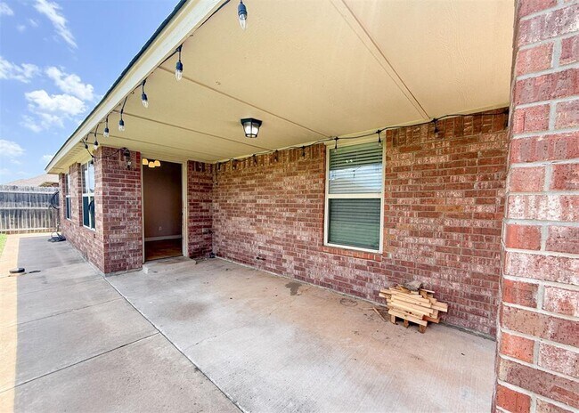 Building Photo - 2413 NW 195th St