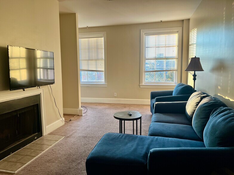 living room - 105 W Oglethorpe Ave