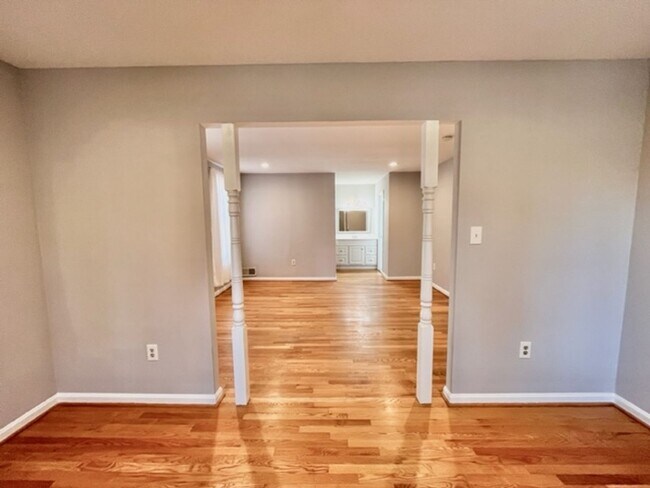 Building Photo - Beautiful and updated 4 BR 2.5 BA with garage and lovely yard!