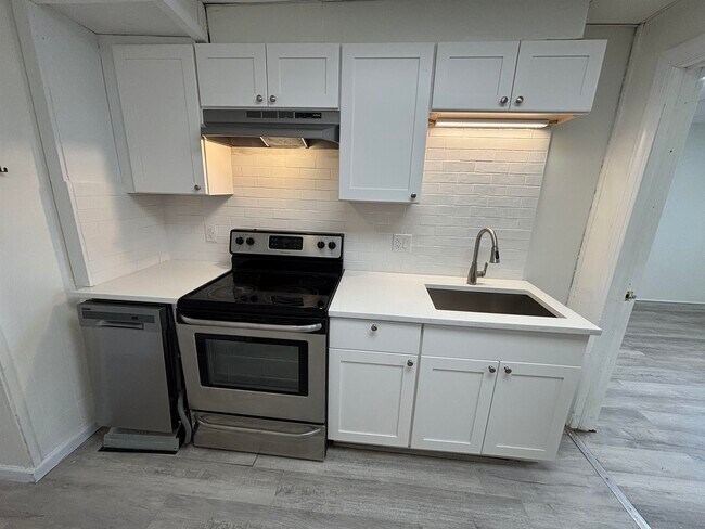 Building Photo - 80 E 24th St