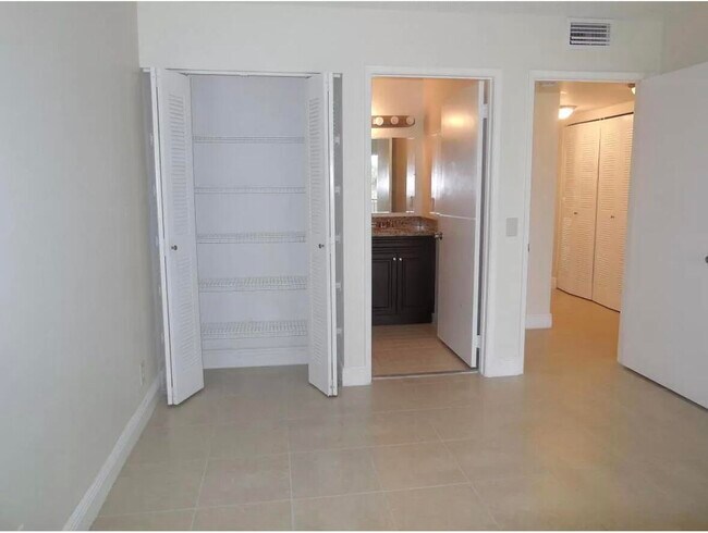 Building Photo - 913 Meadows Cir