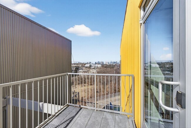 Building Photo - 400 Herron Dr