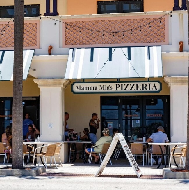 Building Photo - 114 S Lakeside Dr