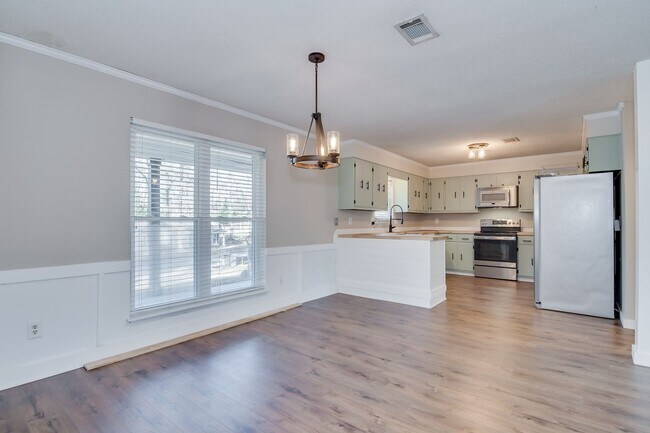 Building Photo - 4 Bedroom Ranch in Columbia County