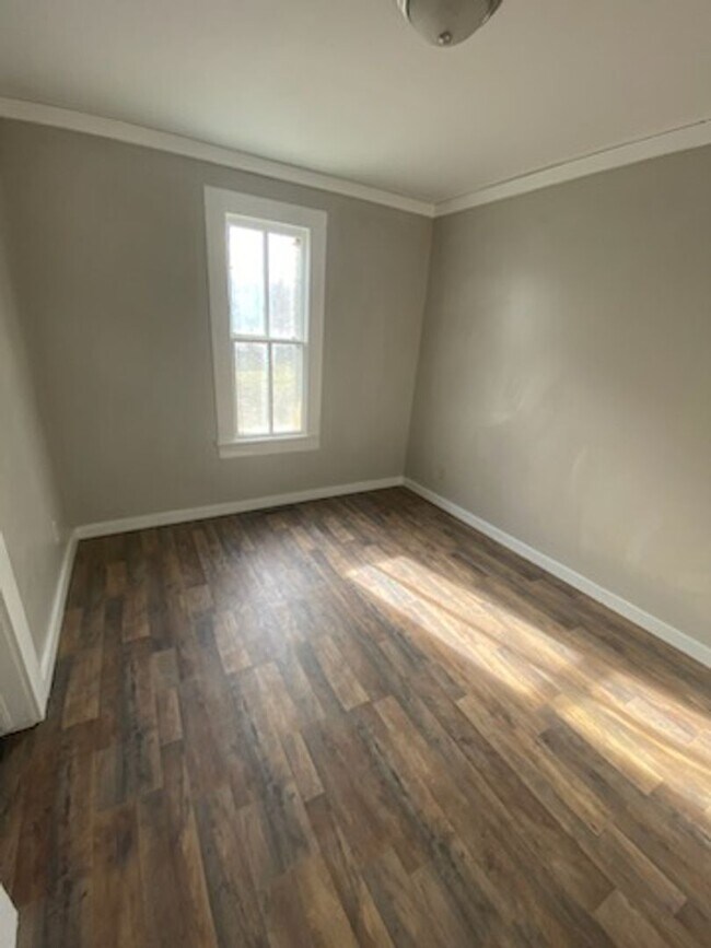 Building Photo - COMING SOON: CUTE 2 BEDROOM / 1 BATHROOM HOUSE IN WEBB CITY MO!!!