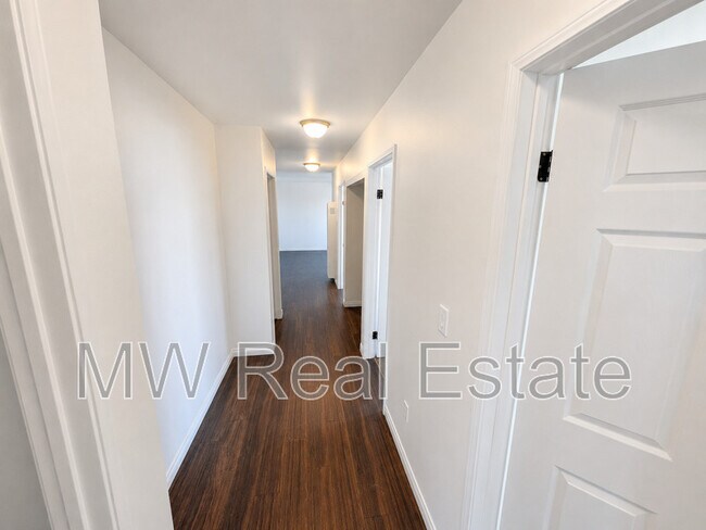 Building Photo - 238 E 81st St