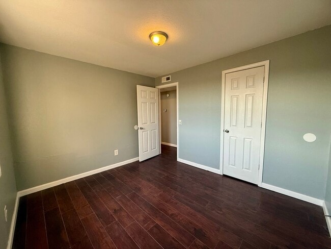 Building Photo - 3 Bedroom/1 Bathroom Home in Paragould AR - $1,100/month - Section 8 Welcome!