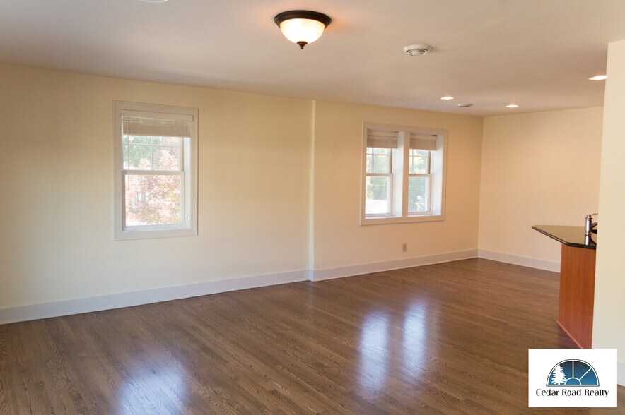 Building Photo - 209 E Jackson St