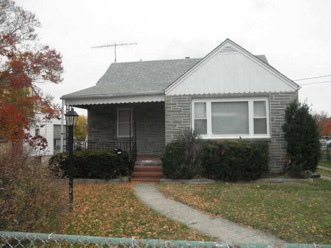 Building Photo - 7402 School Ave