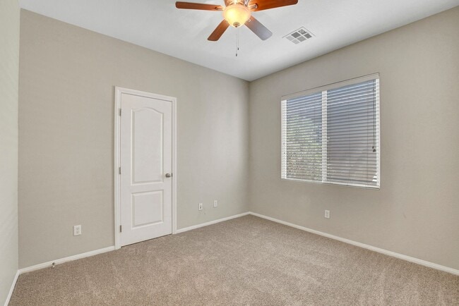Building Photo - 3 Bedroom Split Level Home in Centennial H...