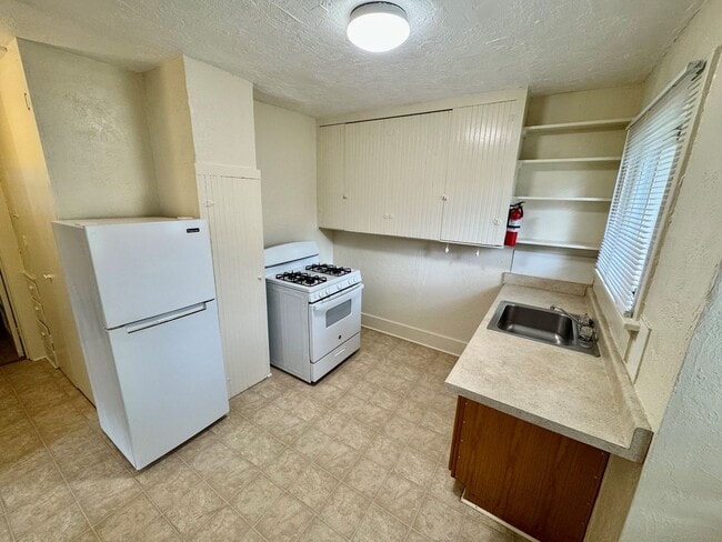 Building Photo - Updated Unit Just Two Blocks From OSU Campus