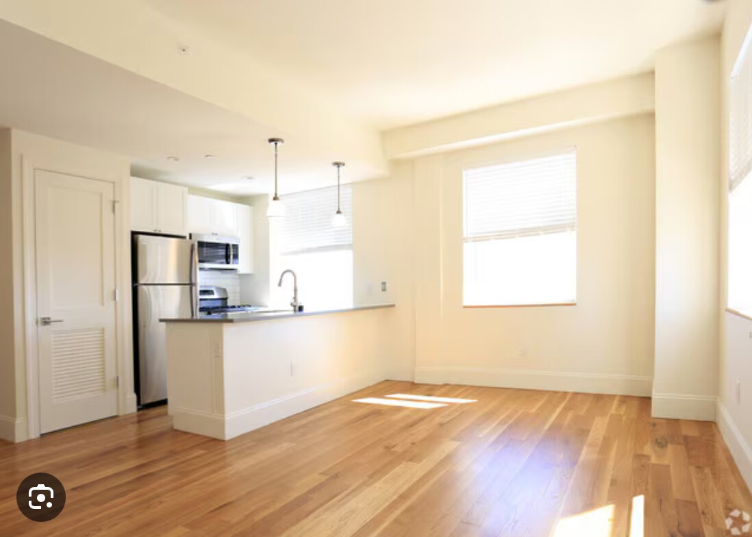 Building Photo - 17 Hurlburt St