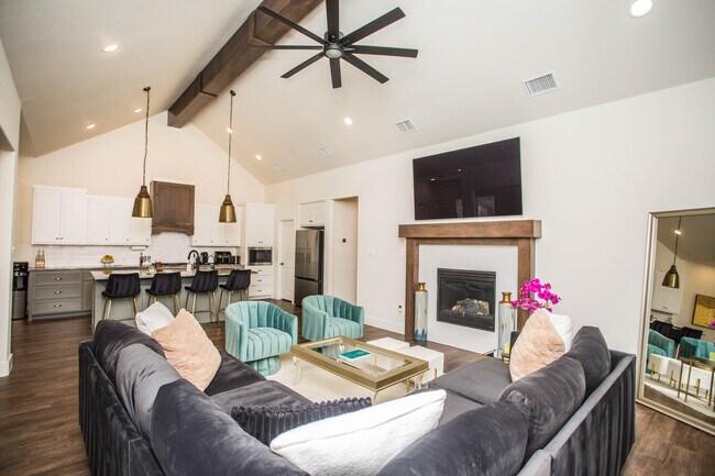 Building Photo - 12009 Upton Ave