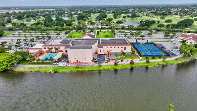 Building Photo - 177 Fanshaw E