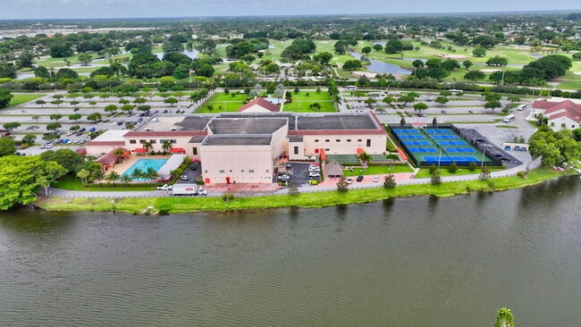 Building Photo - 2035 Ainslie C