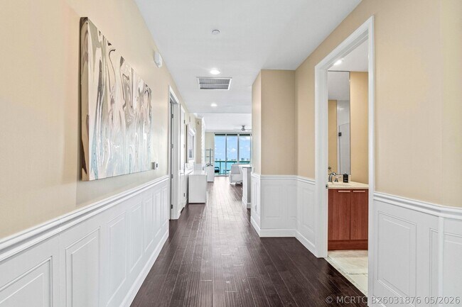 Building Photo - 2650 Lake Shore Dr