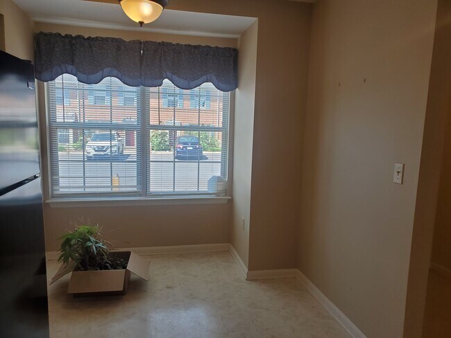 Building Photo - Beautiful 2 Bedroom 1.5 Bath Townhouse in ...