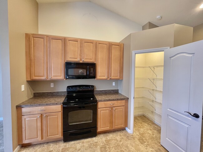 Building Photo - 405 Summer Fair Ct