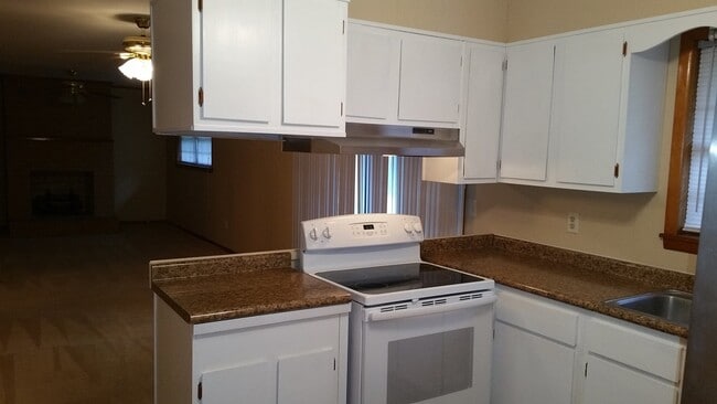 Building Photo - 106 Montgomery Dr