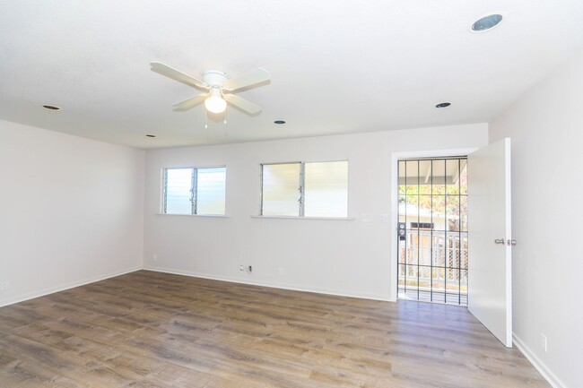 Building Photo - **Available Now, 6 bedroom, 4 bathroom Sin...