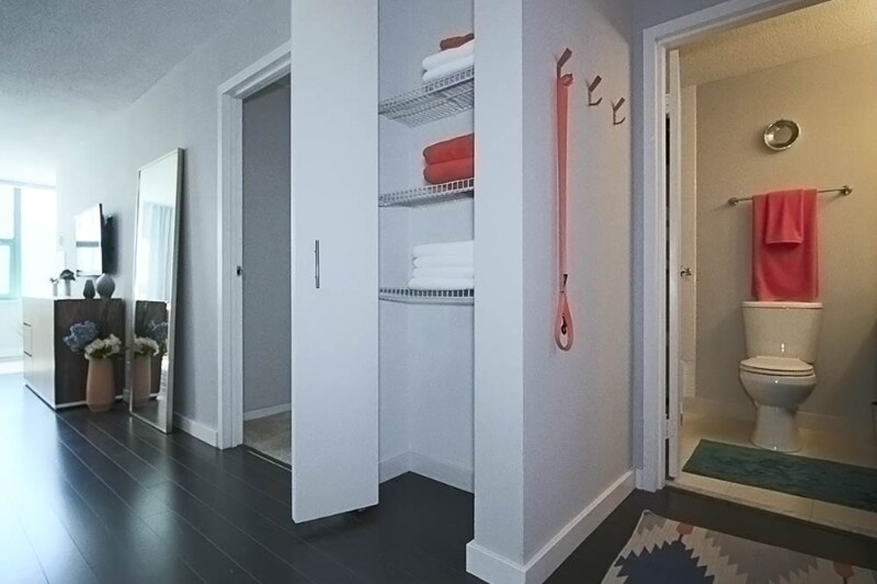 Building Photo - 77 N Clark St