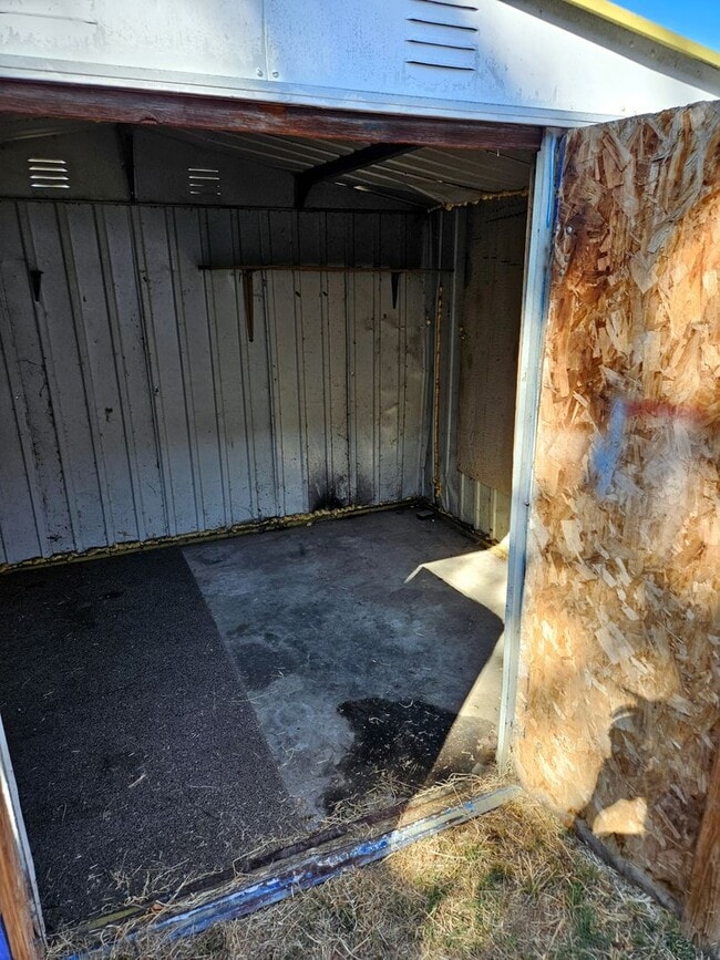 Building Photo - Newly Remodeled House with Washer/Dryer Included!