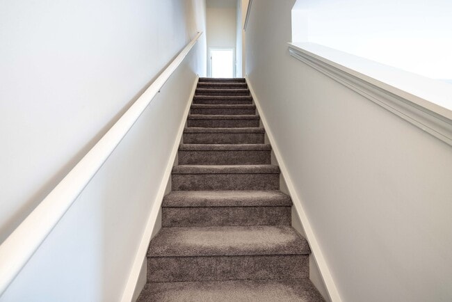 Building Photo - BEAUTIFUL 2 Bedroom/2.5 Bath Townhome in MIDLAND -AVAILABLE LATE AUGUST 2026!