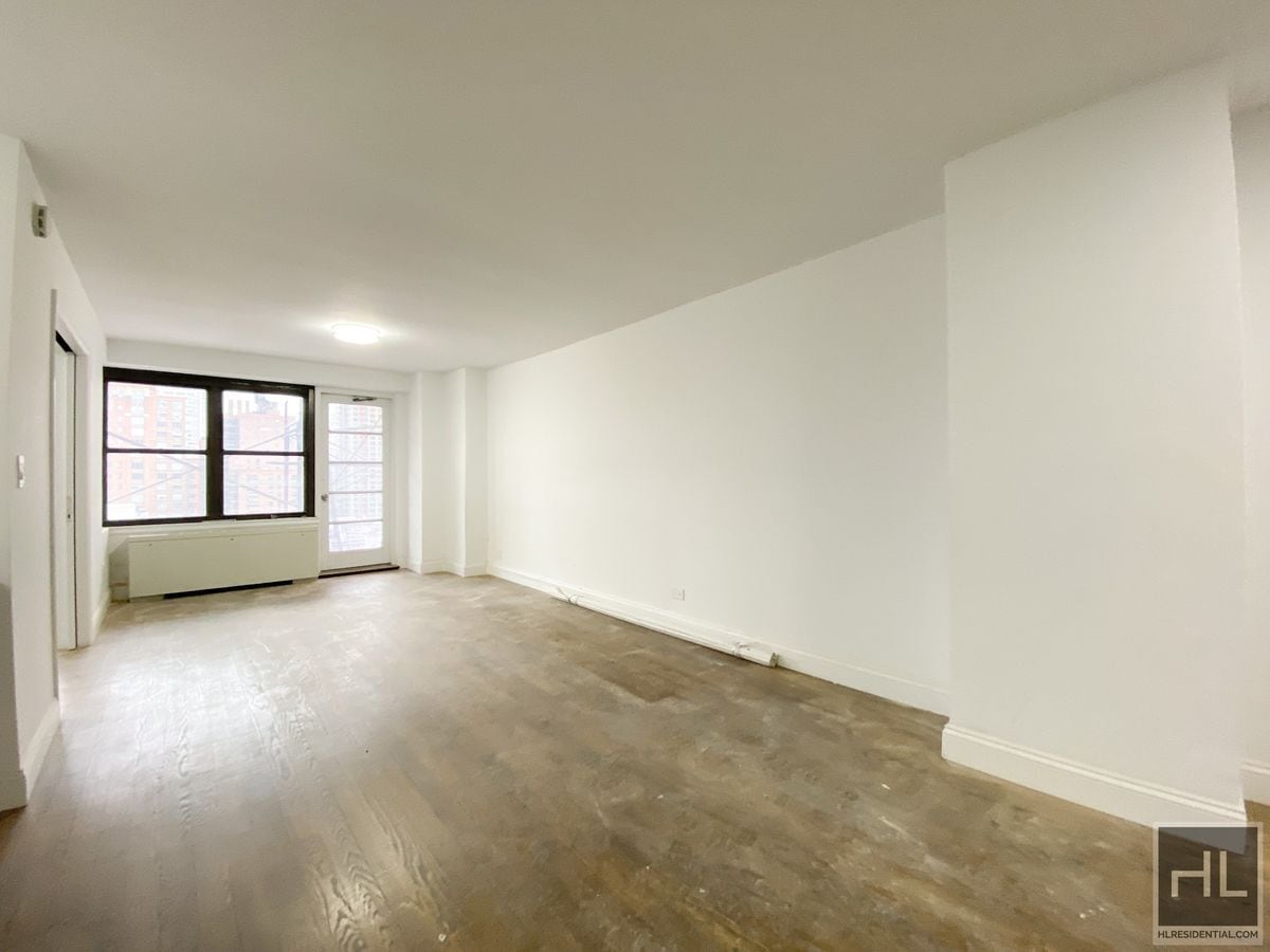 Building Photo - E 82 St
