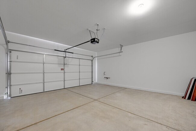 Building Photo - 8532 W Agate Ave