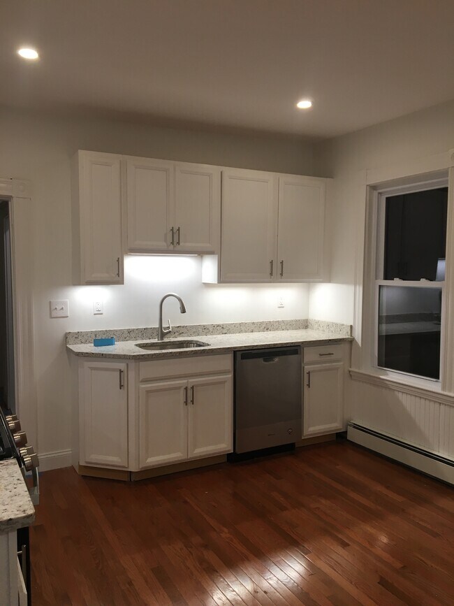 Building Photo - 11 Harold St