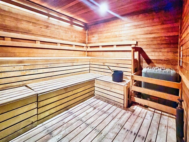 Building Photo - 2101 S Ocean Dr