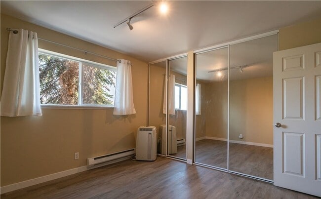 Building Photo - Beautiful 1 bed/1 bath condo, located clos...