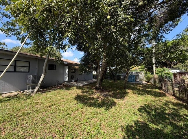 Building Photo - 1135 NW 127th St