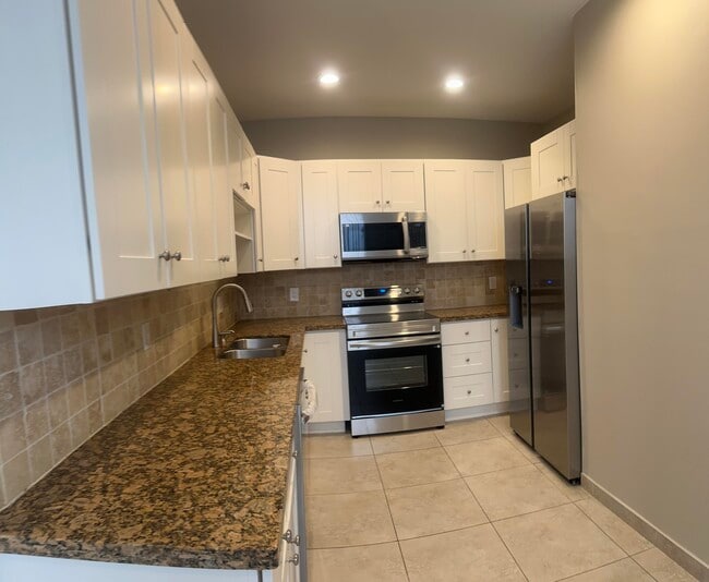 Building Photo - 10458 Lake Vista Cir