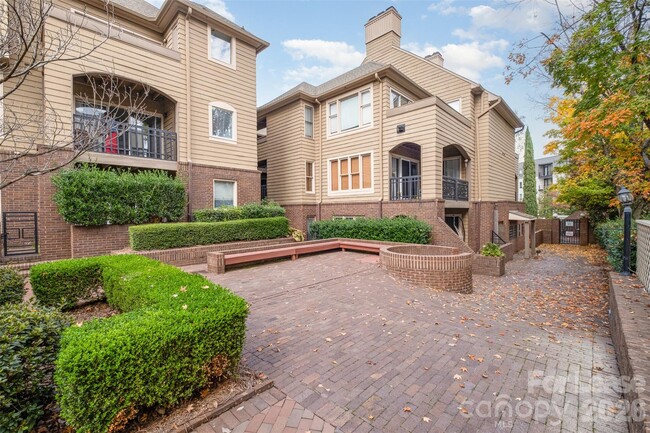 Building Photo - 1101 E Morehead St