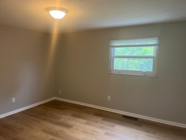 Building Photo - 5101 Holbrook Dr
