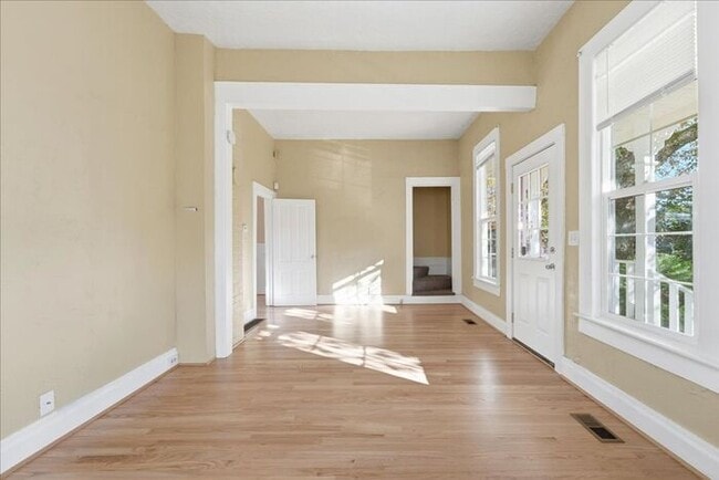 Building Photo - Charming Updated Home in SE Portland!