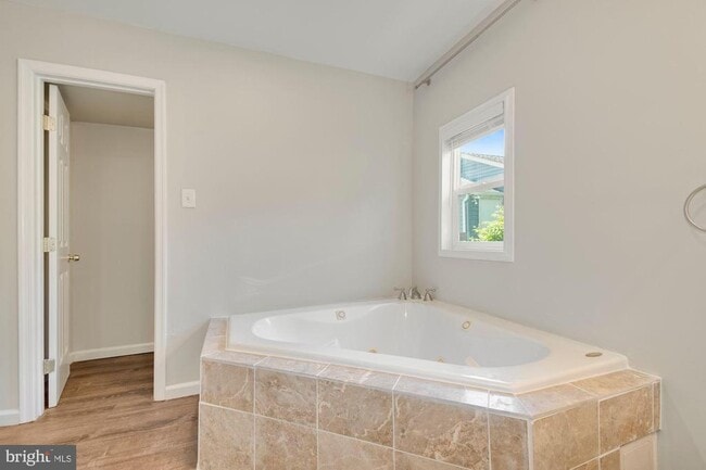 Building Photo - 5010 Sheridan St