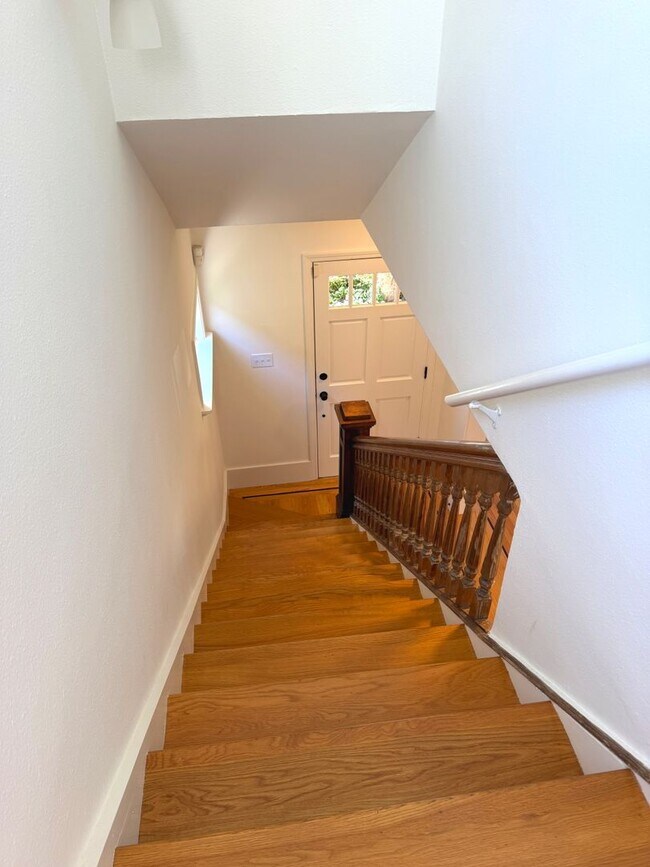 Building Photo - TOTAL REMODEL LARGE 1750sf 3BR+ Bonus/3BA North Oakland Home AVAILABLE NOW