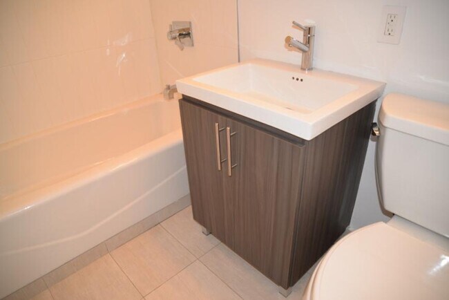 Building Photo - 2 bedroom in NEW YORK NY 10006