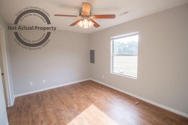 Building Photo - 4620 W Bainbridge Dr