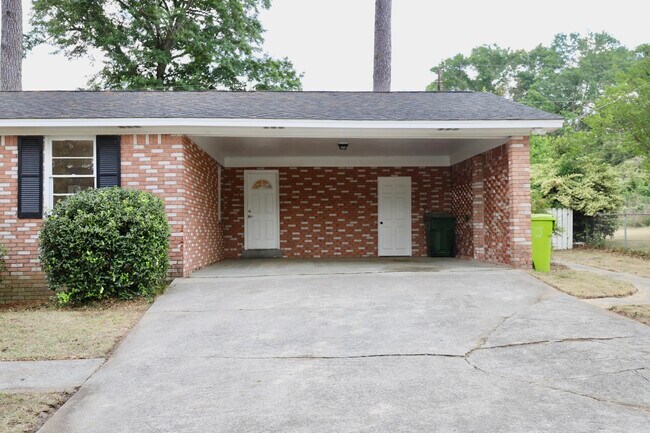 Building Photo - 1912 Dominion Dr