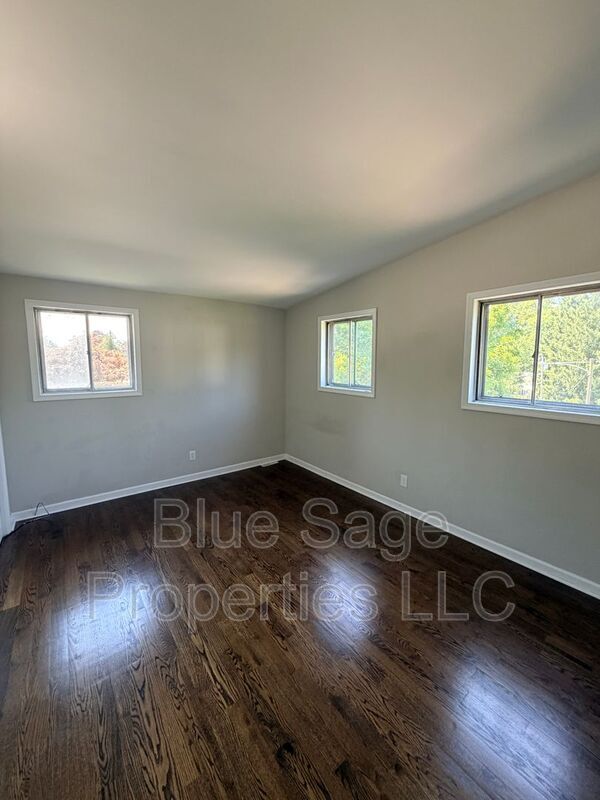 Building Photo - 205 Juniper Rd