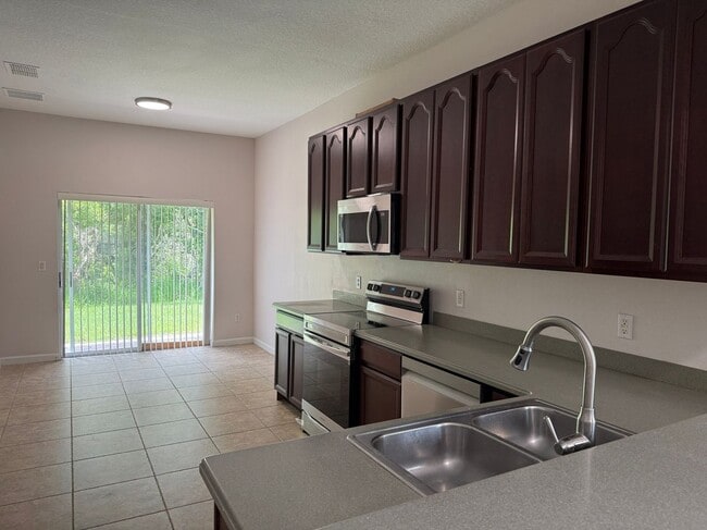 Building Photo - 16617 Cedar Crest Dr